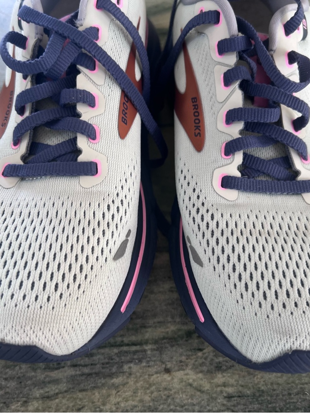 Women’s Brooks GHOST 15, Size 8.5 - Picture 6 of 6